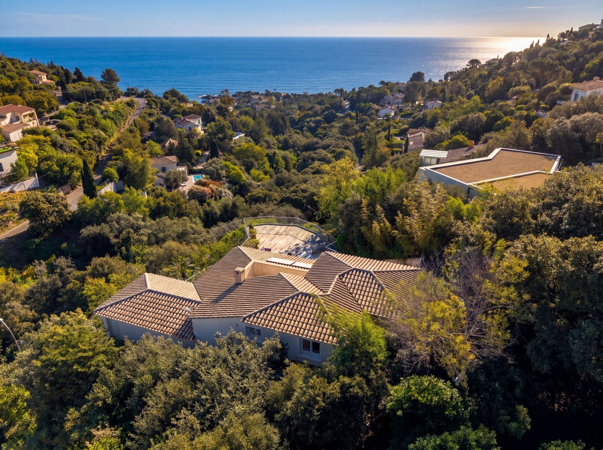 luxury villa 8 Rooms for sale on LES ISSAMBRES (83380)