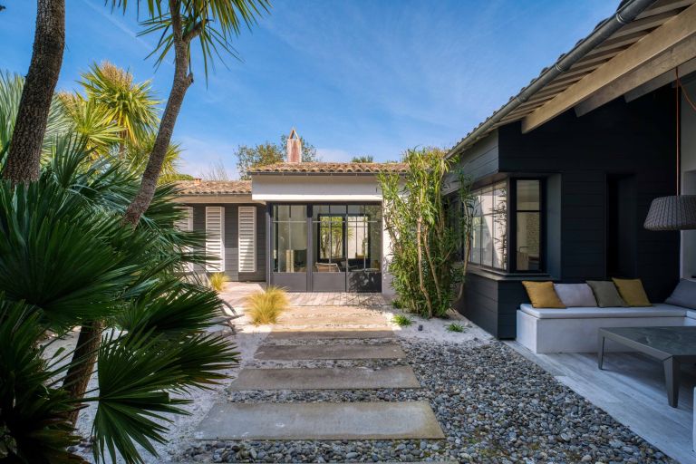 luxury house 5 Rooms for sale on LES PORTES EN RE (17880)