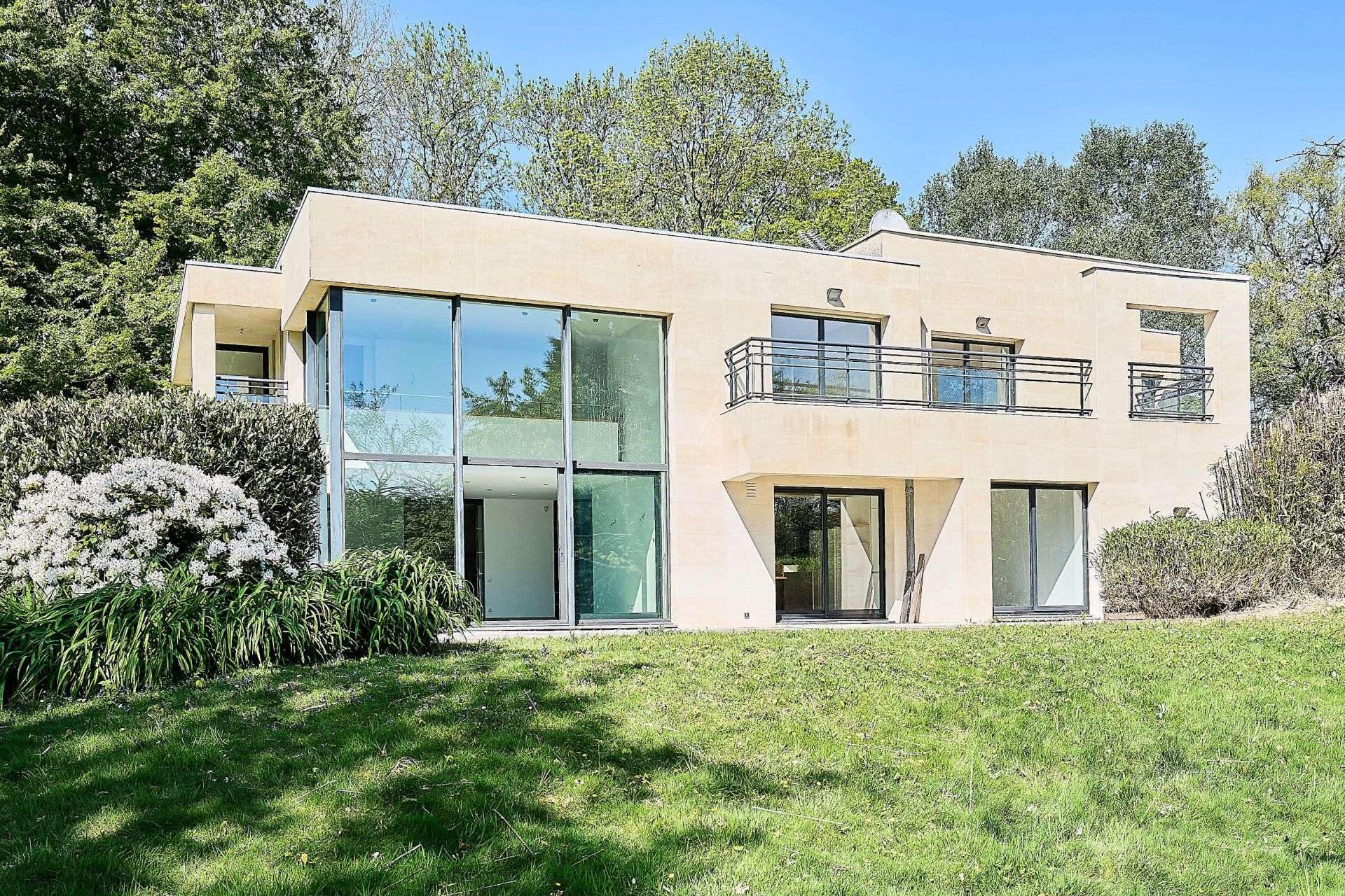 luxury house 9 Rooms for sale on MOUVAUX (59420)