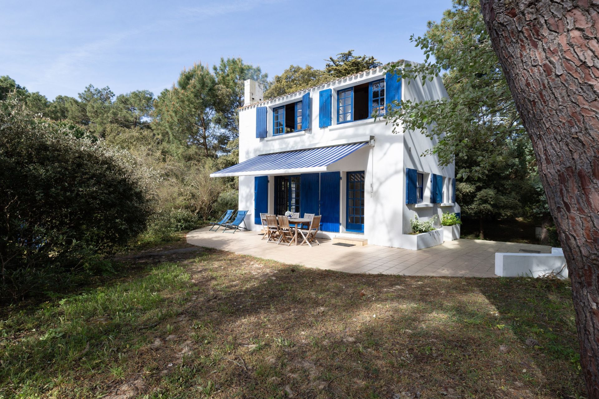 luxury house 6 Rooms for sale on L ILE D YEU (85350)