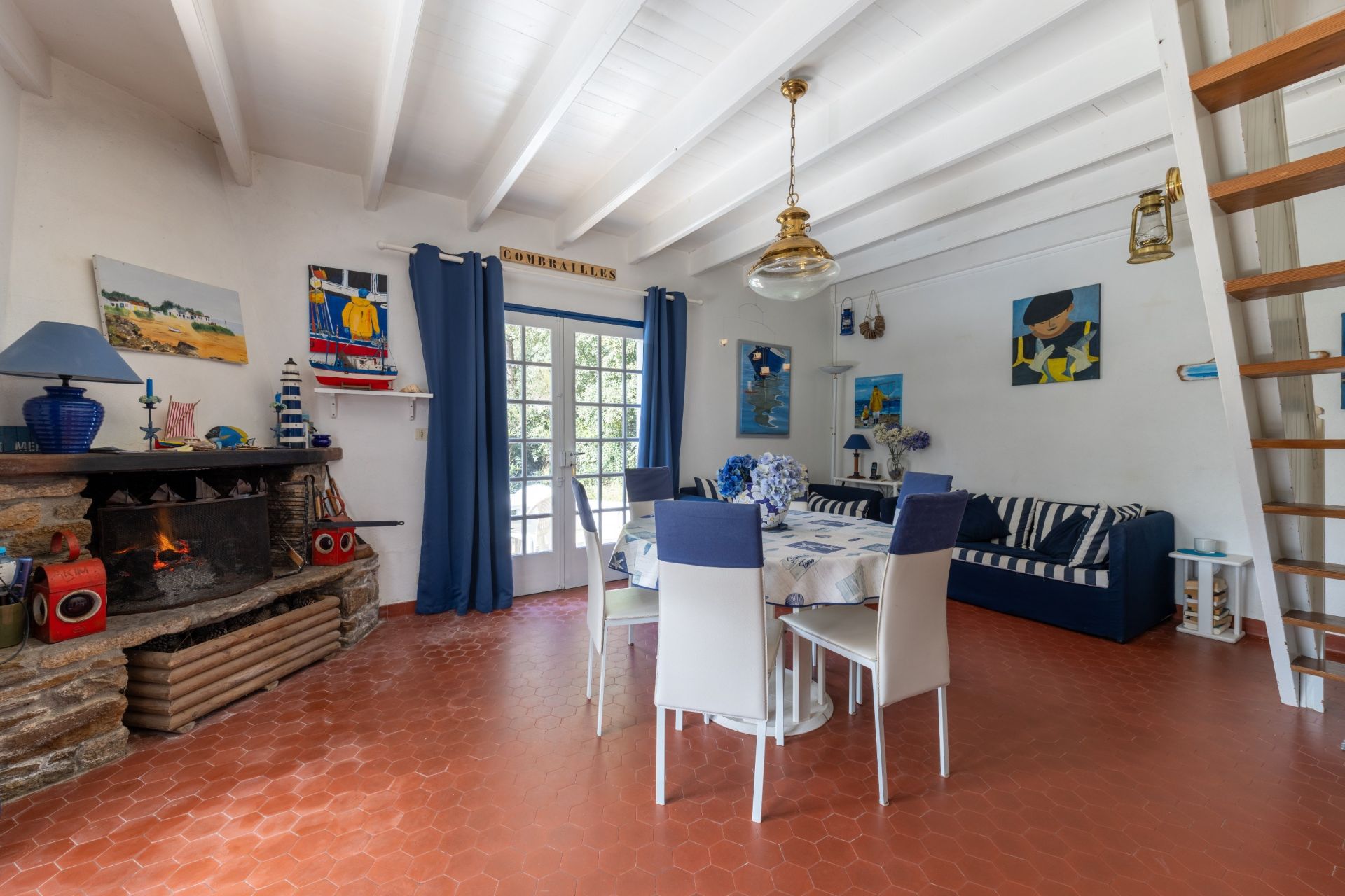 luxury house 6 Rooms for sale on L ILE D YEU (85350)