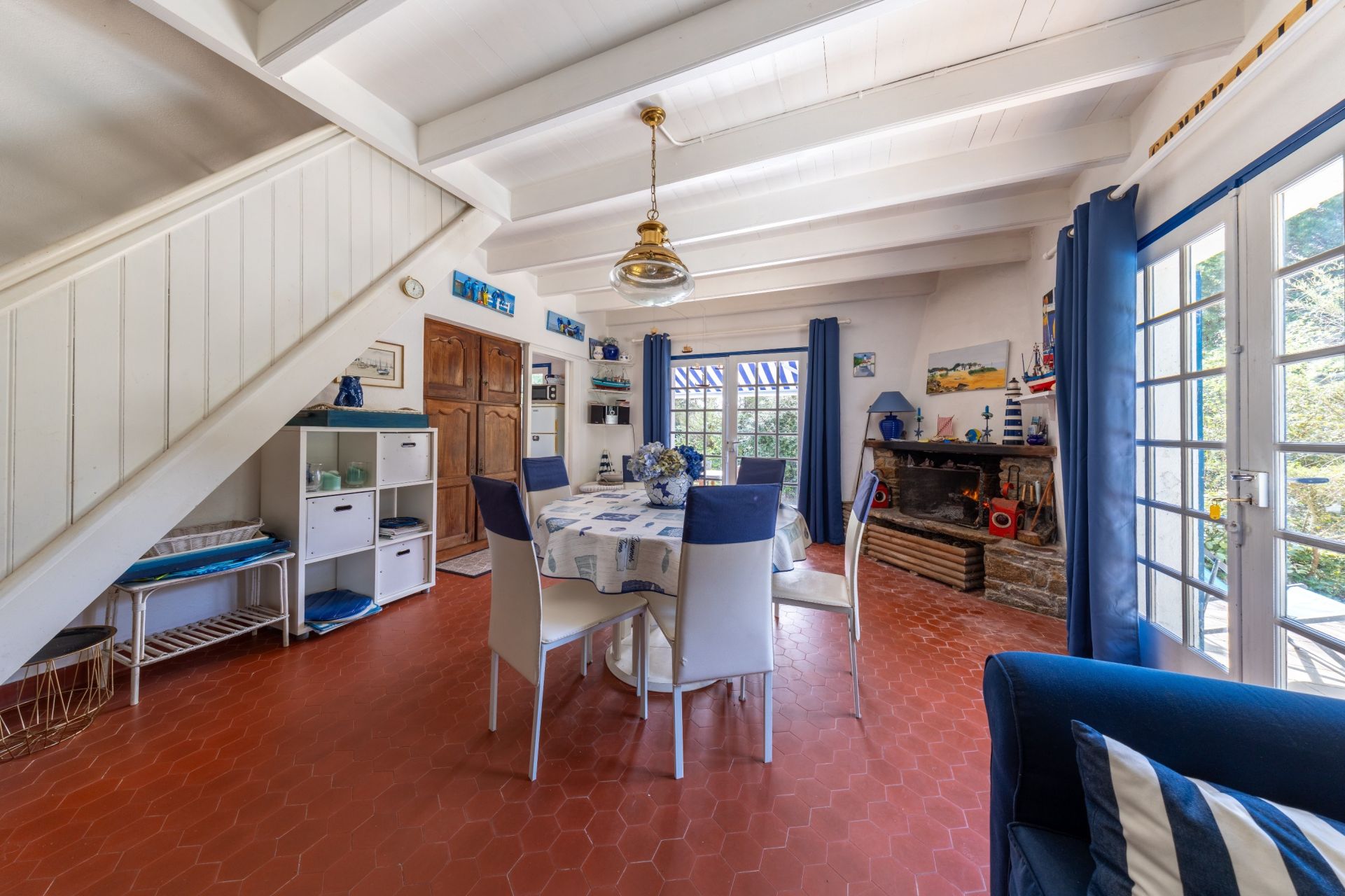 luxury house 6 Rooms for sale on L ILE D YEU (85350)