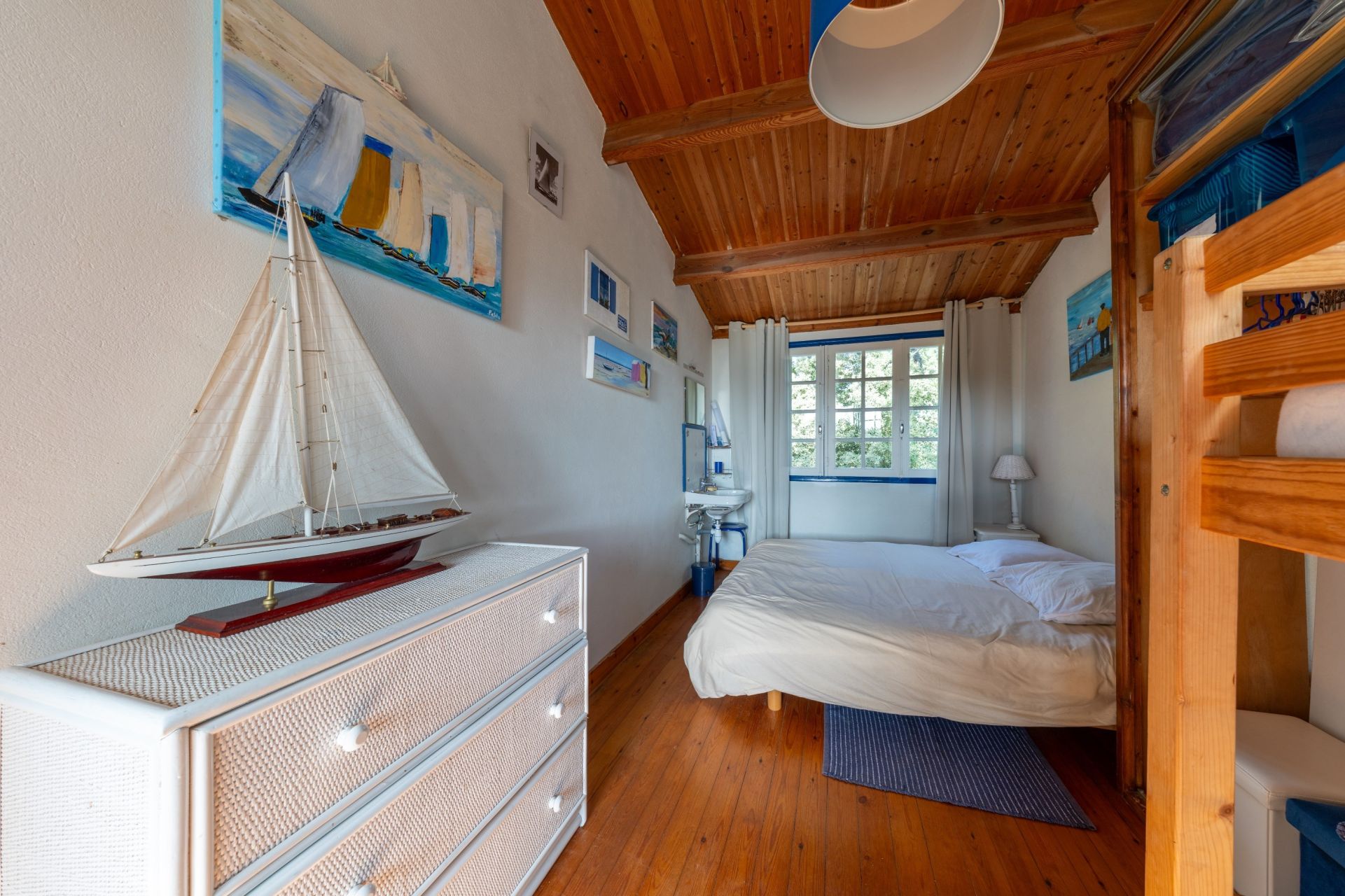 luxury house 6 Rooms for sale on L ILE D YEU (85350)