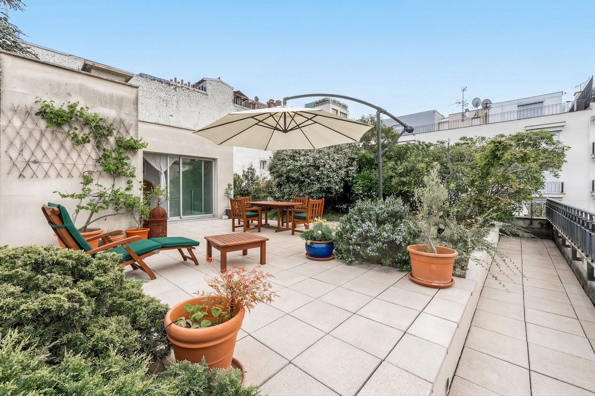 luxury apartment 5 Rooms for sale on NEUILLY SUR SEINE (92200)
