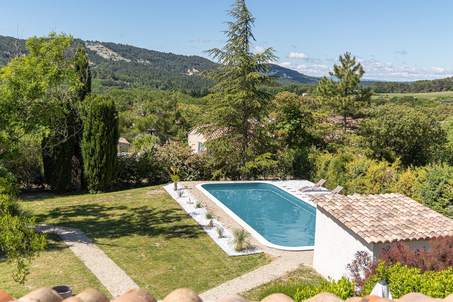 luxury house 10 Rooms for sale on RUSTREL (84400)