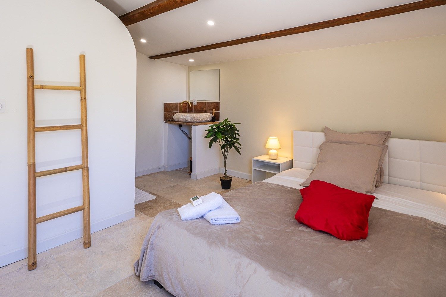 luxury house 10 Rooms for sale on RUSTREL (84400)