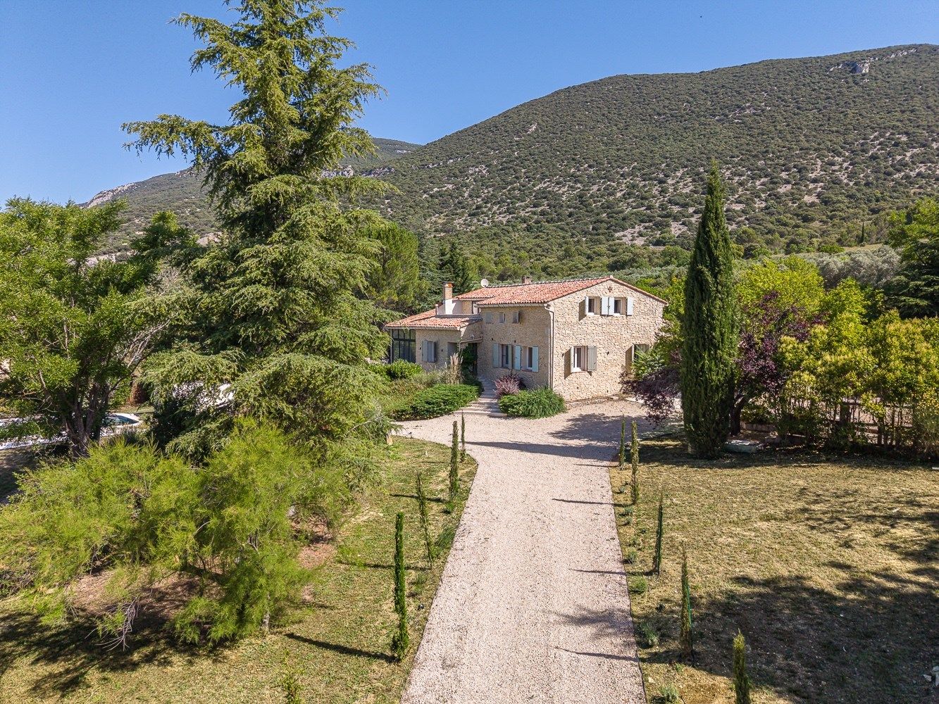 luxury house 10 Rooms for sale on RUSTREL (84400)