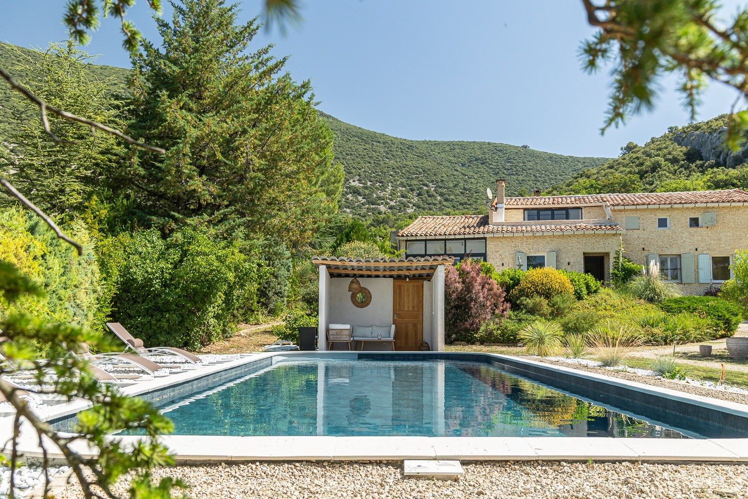 luxury house 10 Rooms for sale on RUSTREL (84400)