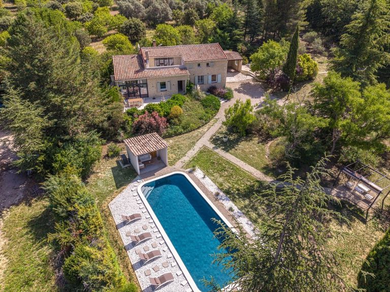 luxury house 10 Rooms for sale on RUSTREL (84400)