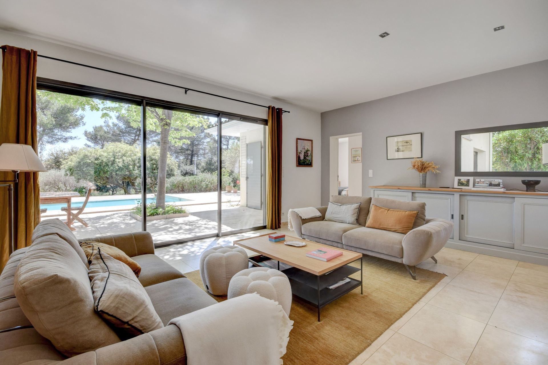 luxury house 8 Rooms for sale on AIX EN PROVENCE (13100)