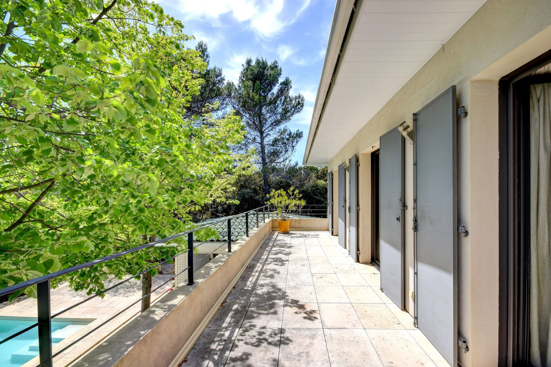 luxury house 8 Rooms for sale on AIX EN PROVENCE (13100)