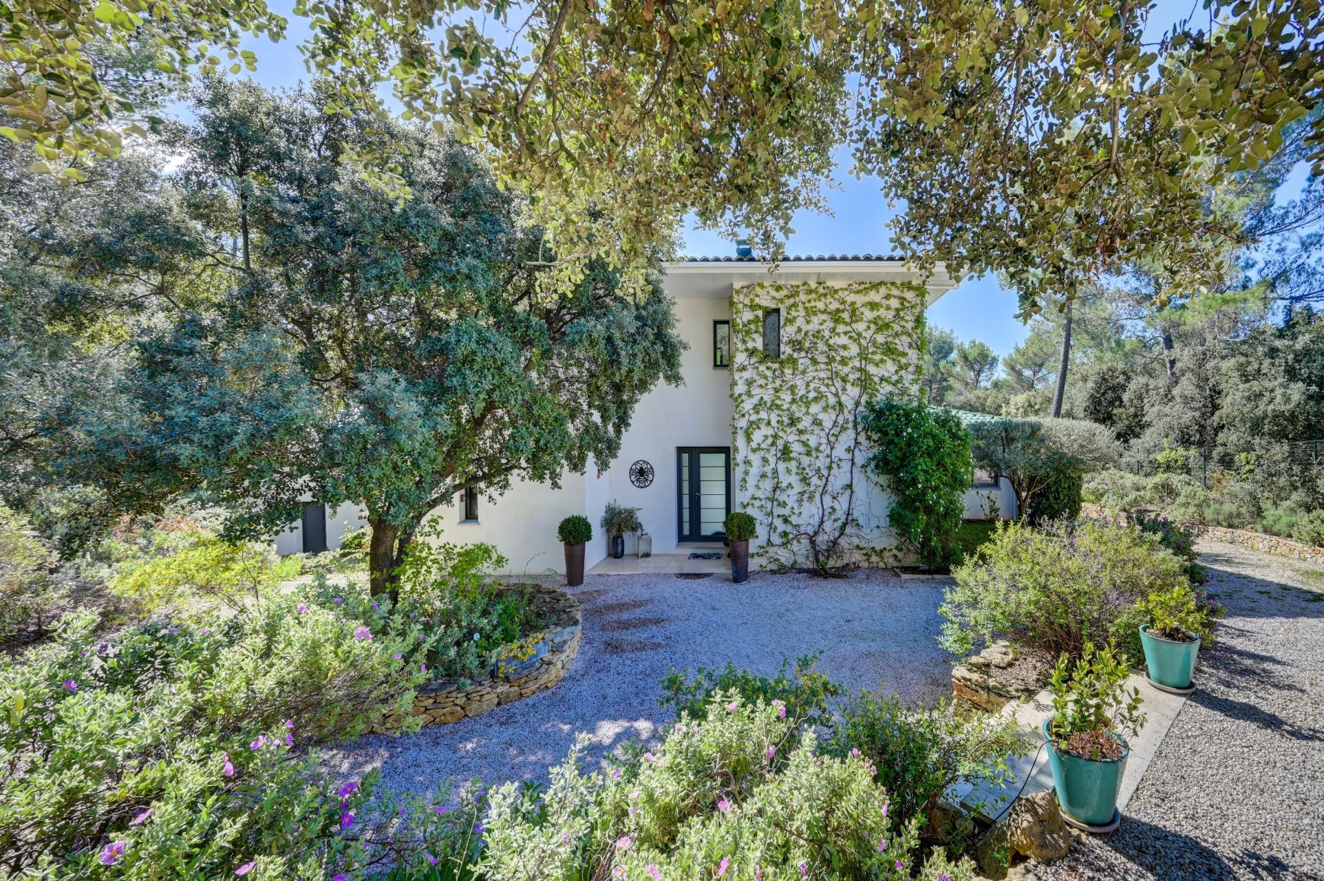 luxury house 8 Rooms for sale on AIX EN PROVENCE (13100)