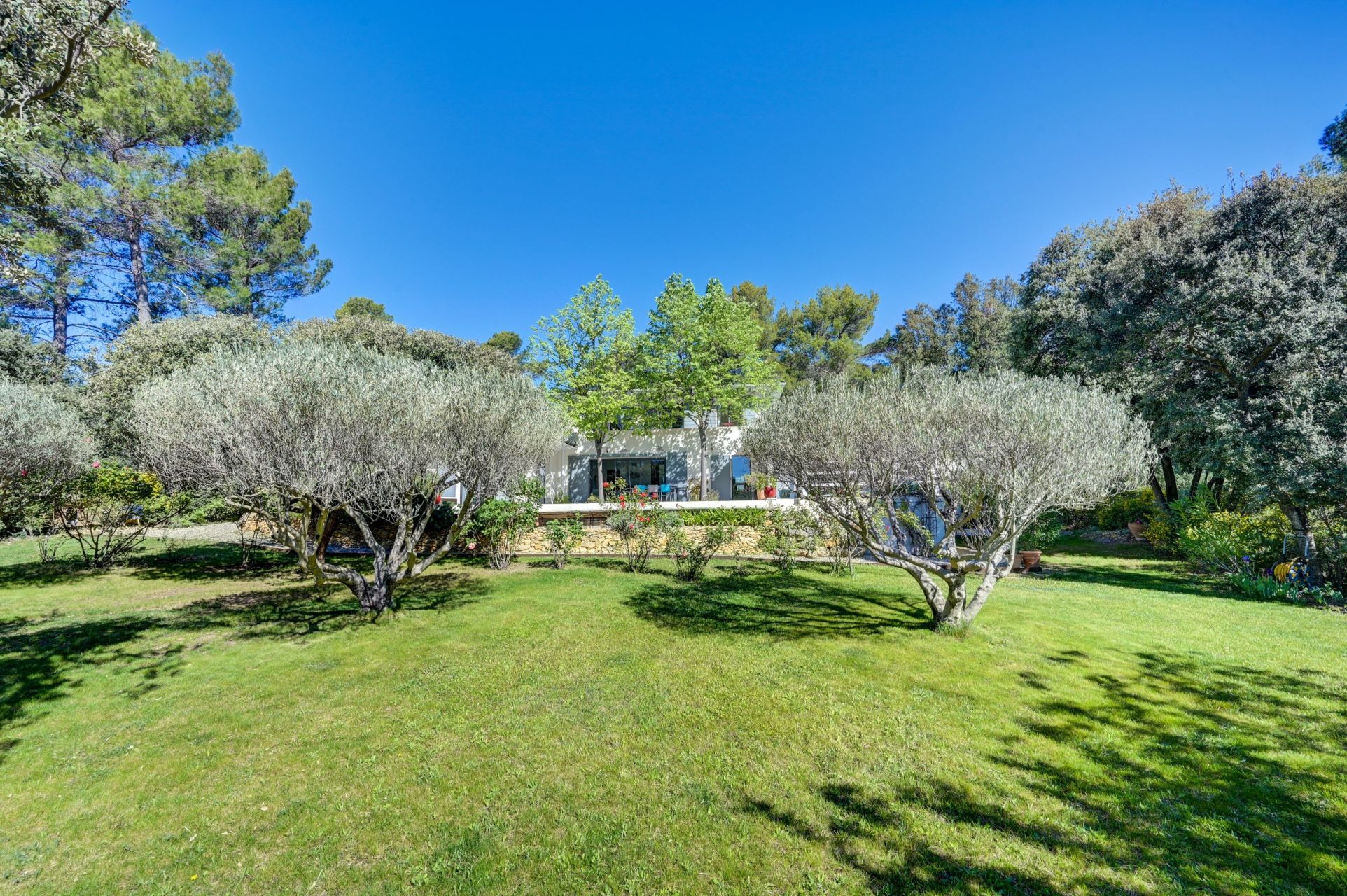 luxury house 8 Rooms for sale on AIX EN PROVENCE (13100)