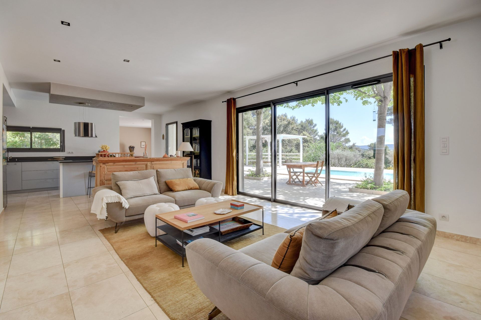 luxury house 8 Rooms for sale on AIX EN PROVENCE (13100)