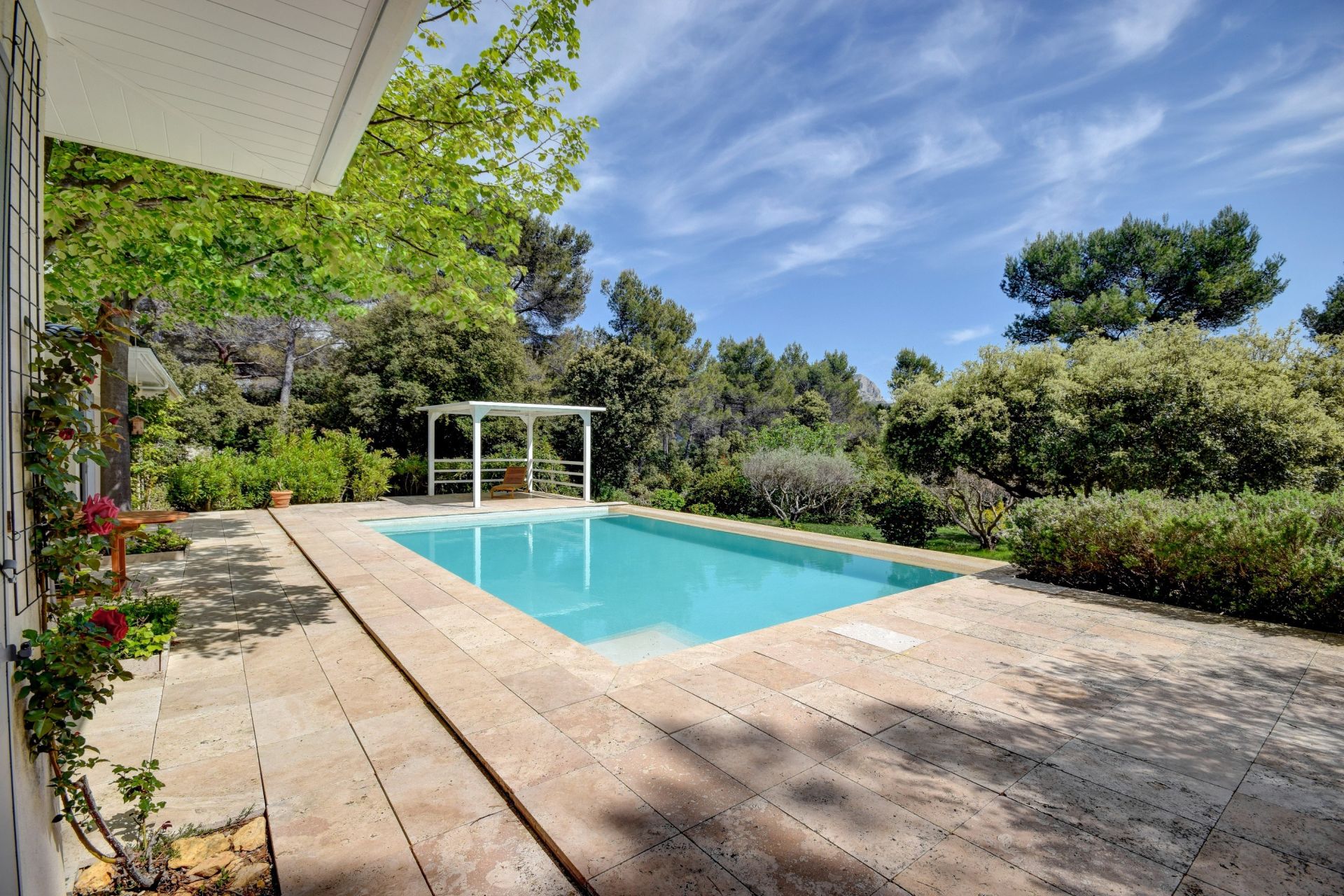 luxury house 8 Rooms for sale on AIX EN PROVENCE (13100)