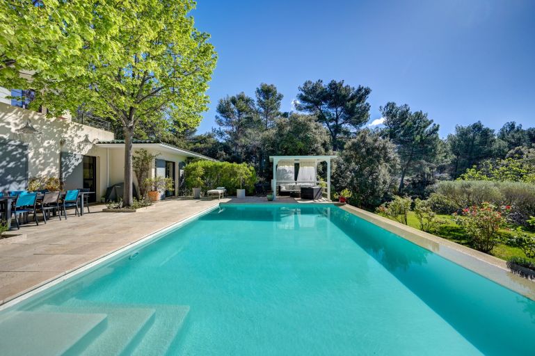 luxury house 8 Rooms for sale on AIX EN PROVENCE (13100)