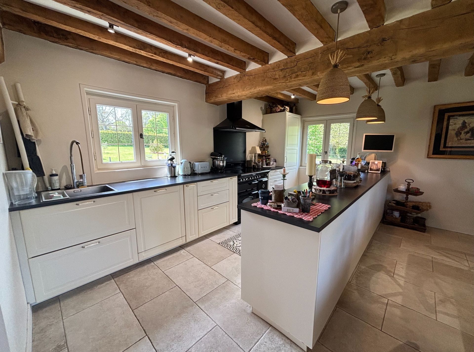 luxury house 8 Rooms for sale on GLANVILLE (14950)