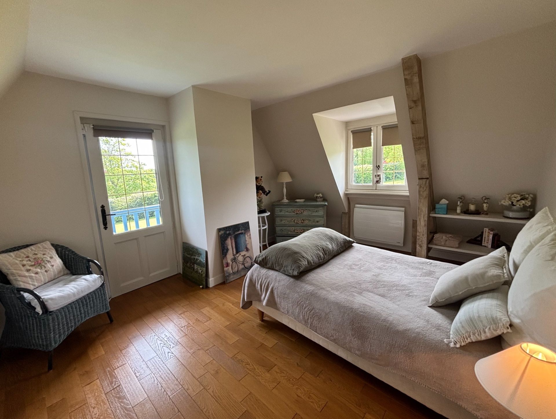 luxury house 8 Rooms for sale on GLANVILLE (14950)