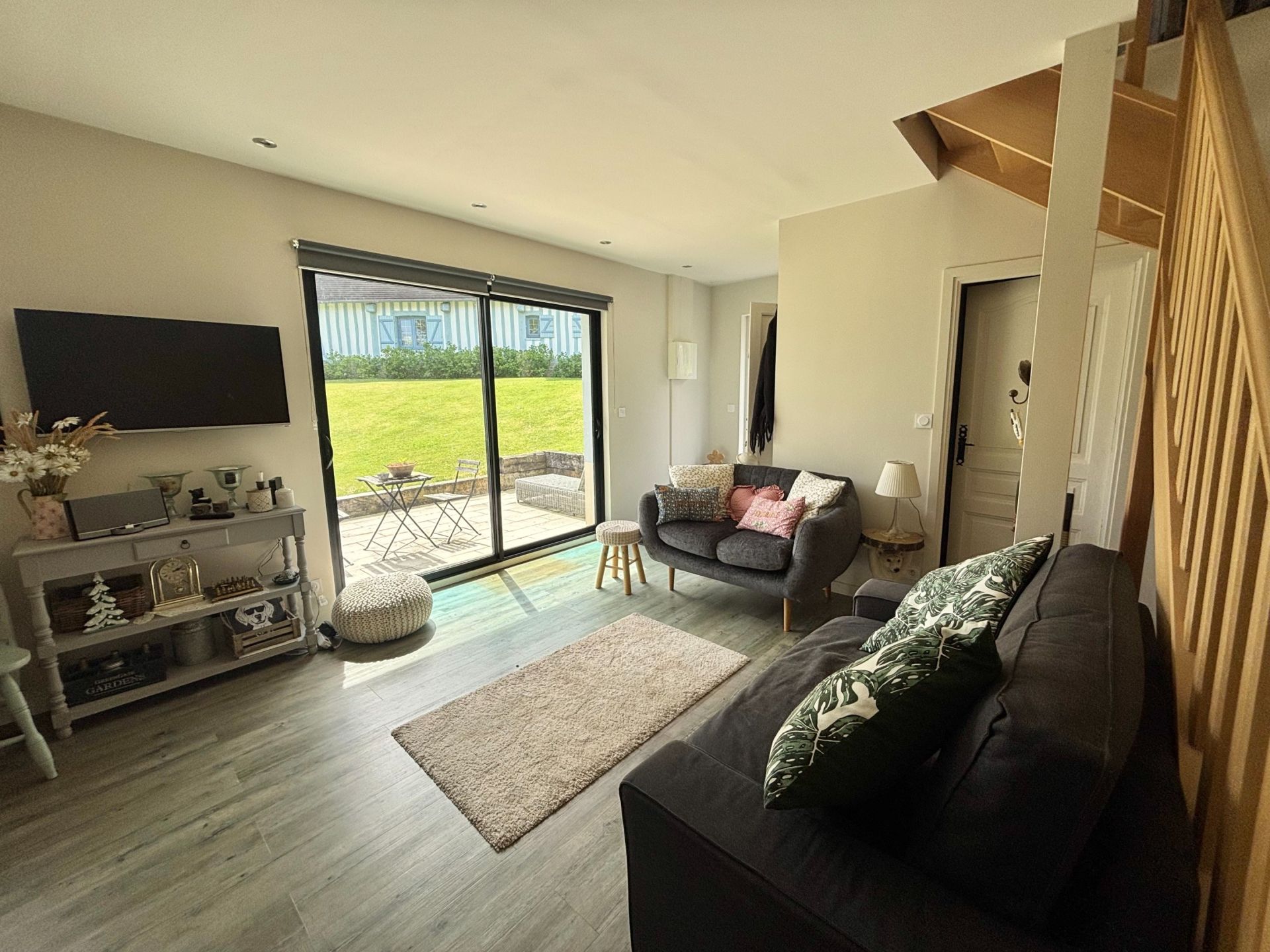 luxury house 8 Rooms for sale on GLANVILLE (14950)
