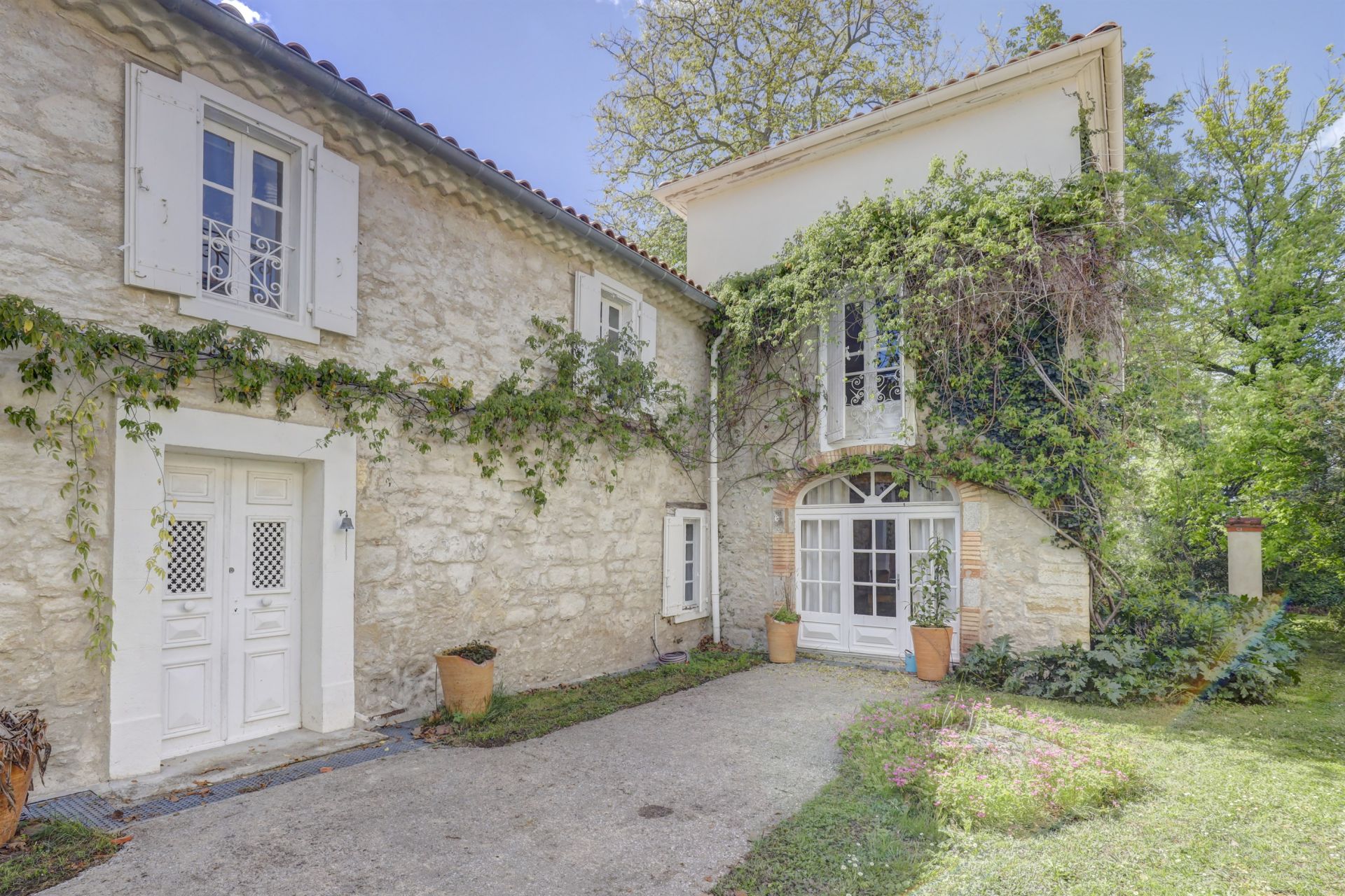 mansion 14 Rooms for sale on PUYLAURENS (81700)