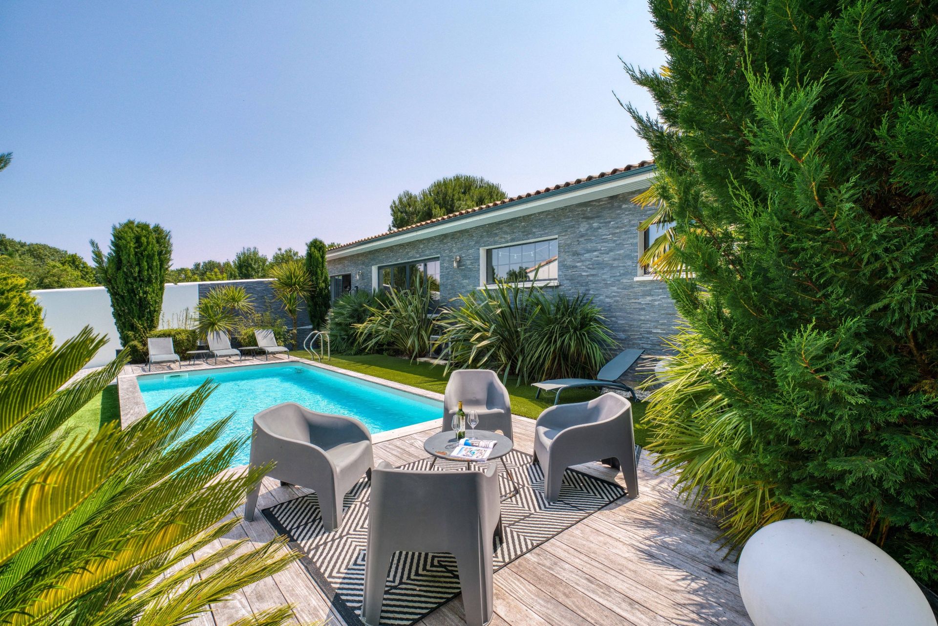 contemporary house 5 Rooms for sale on PORT DES BARQUES (17730)