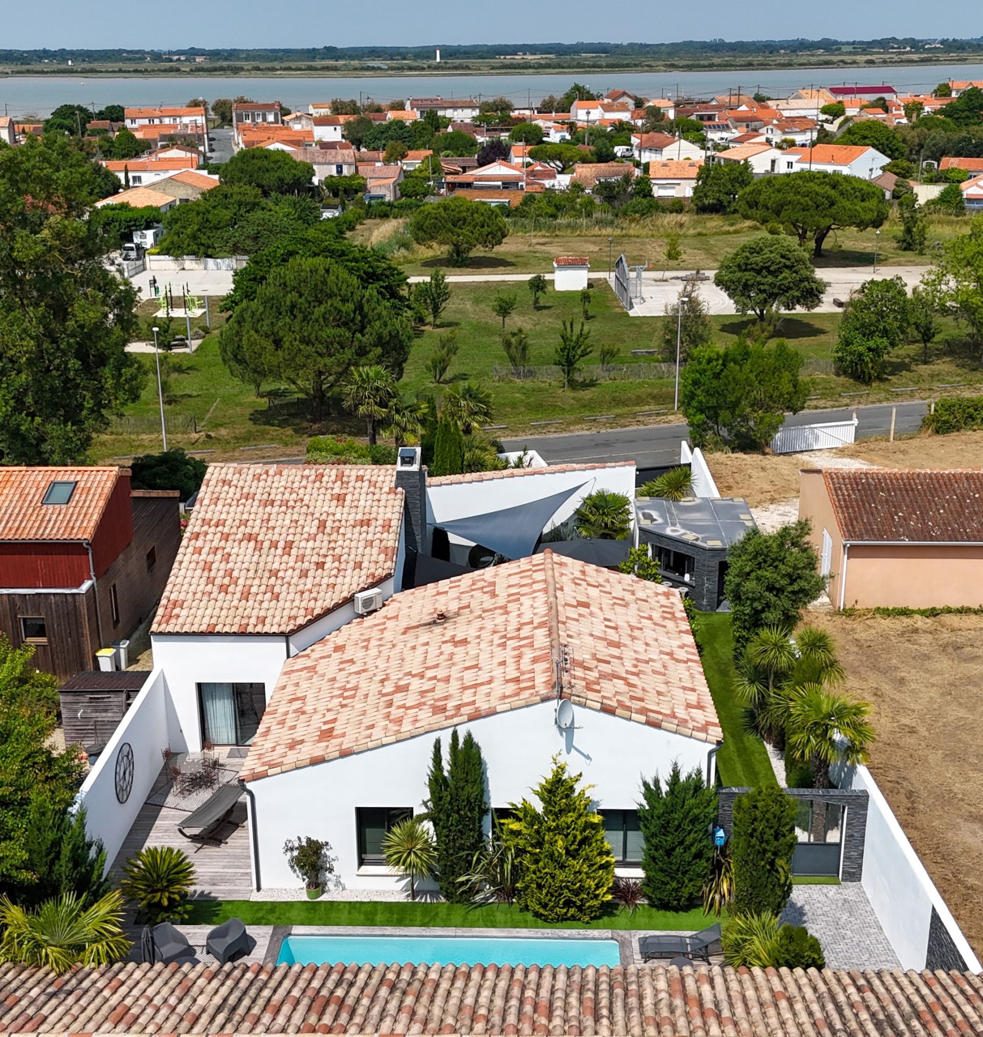 contemporary house 5 Rooms for sale on PORT DES BARQUES (17730)