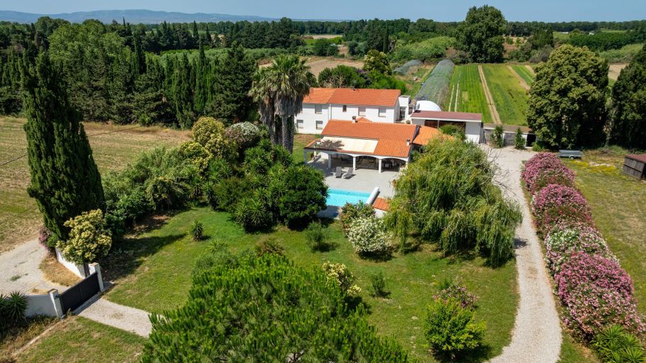 luxury house 6 Rooms for sale on PERPIGNAN (66000)