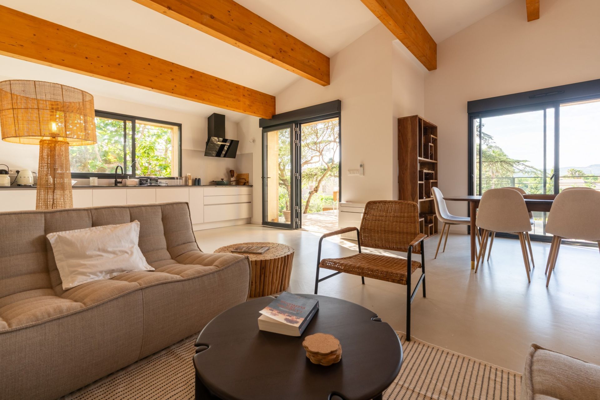 luxury house 10 Rooms for sale on PEYRIAC DE MER (11440)