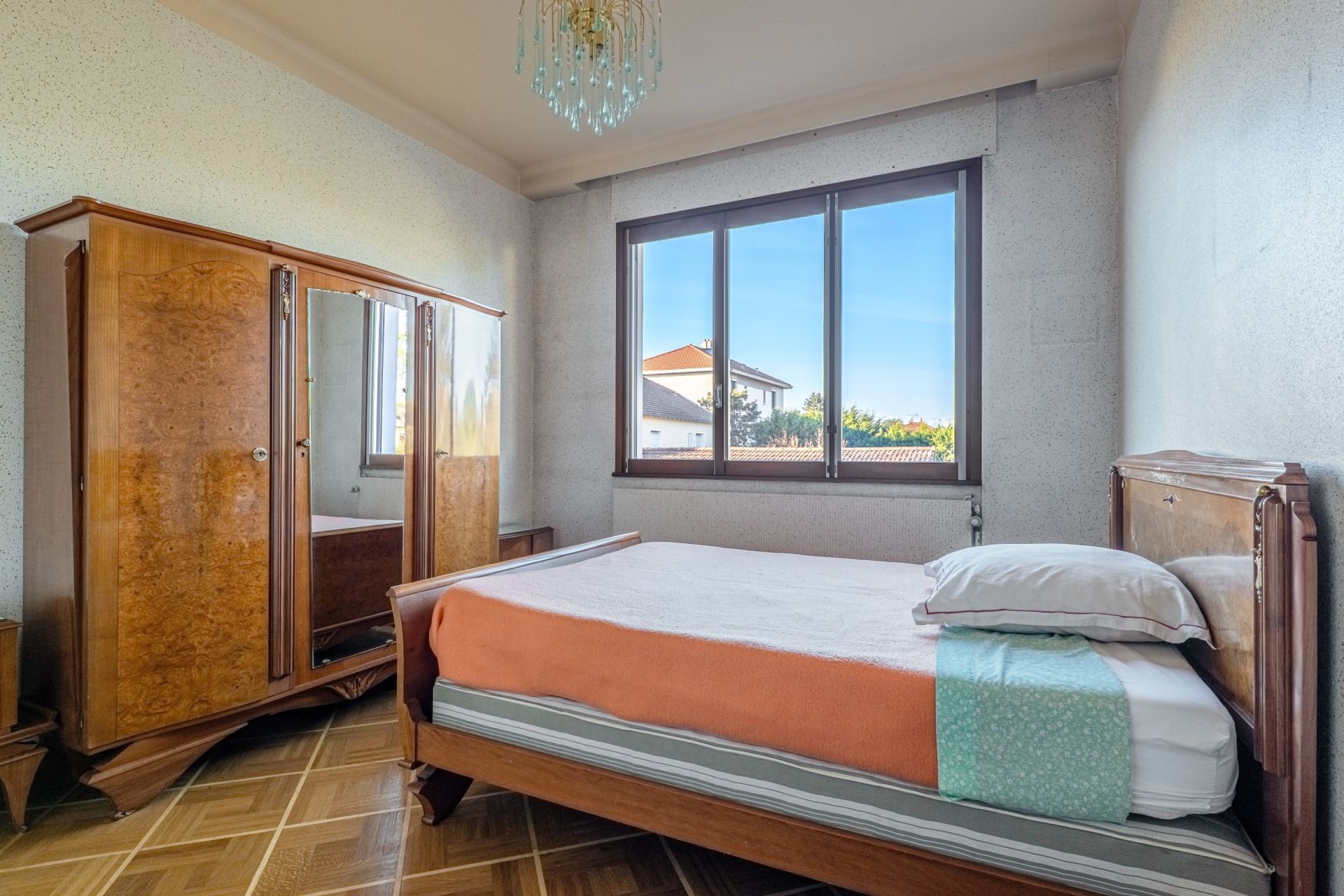 luxury house 7 Rooms for sale on BRON (69500)