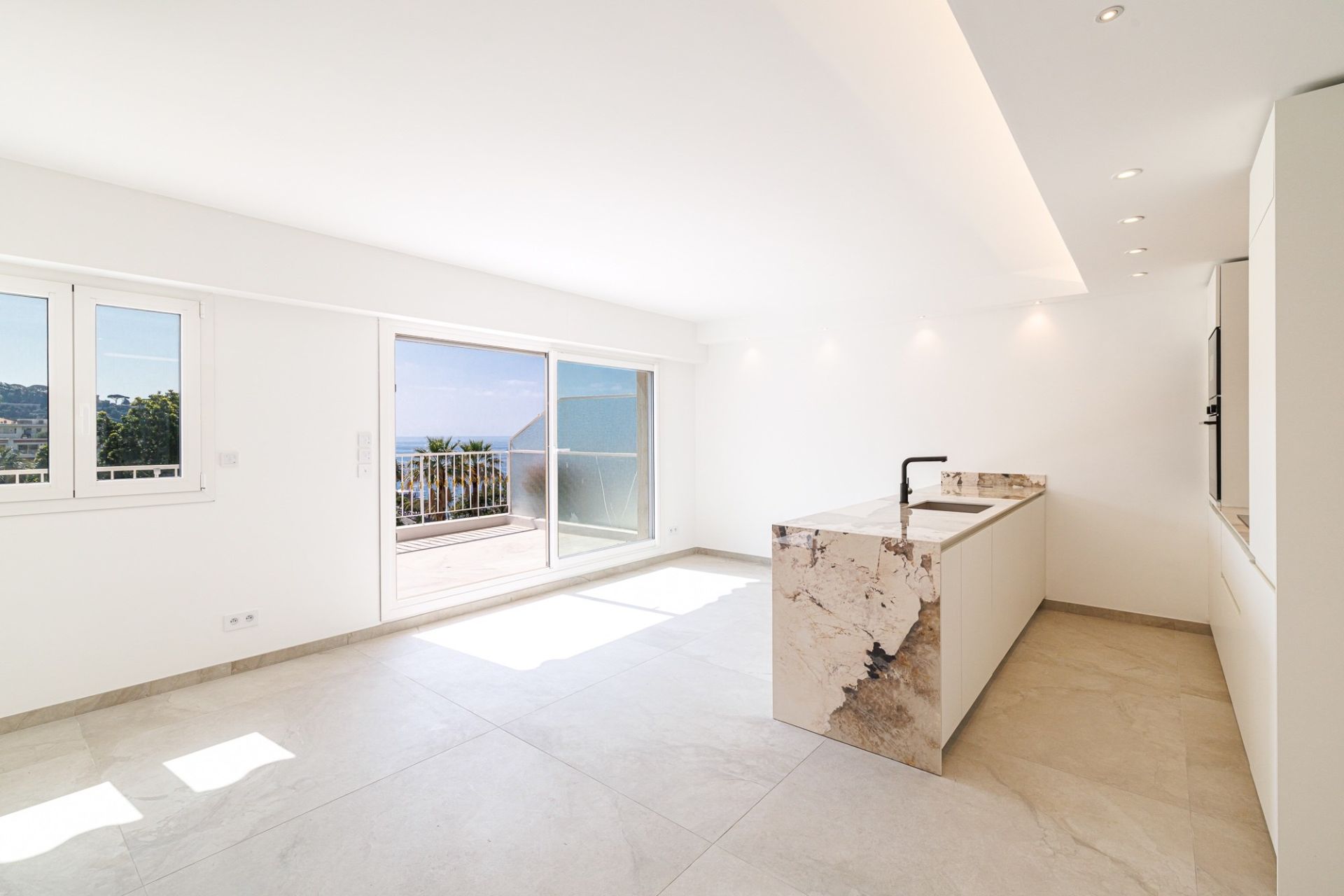 luxury apartment 3 Rooms for sale on NICE (06300)