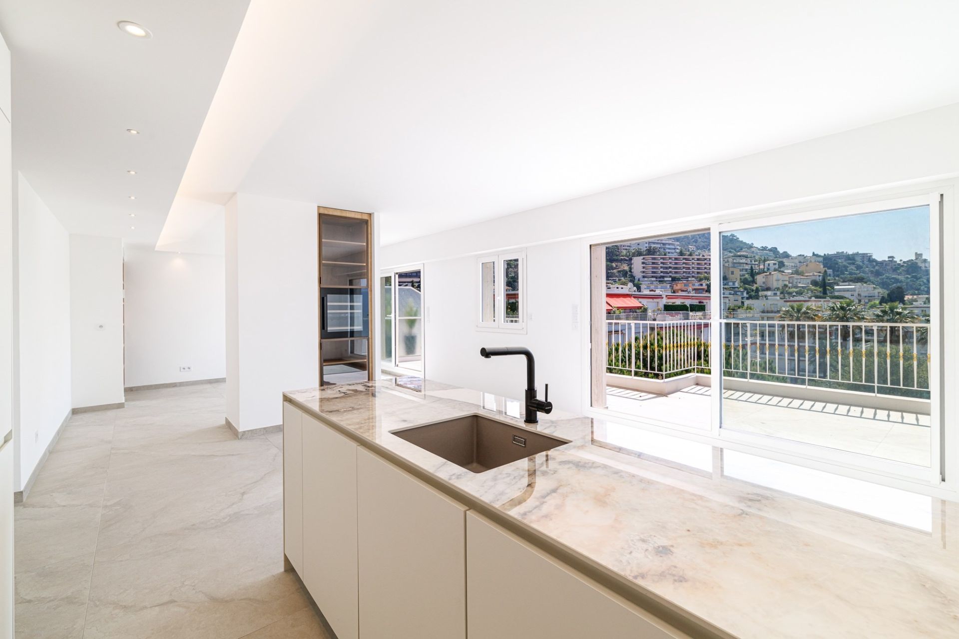 luxury apartment 3 Rooms for sale on NICE (06300)