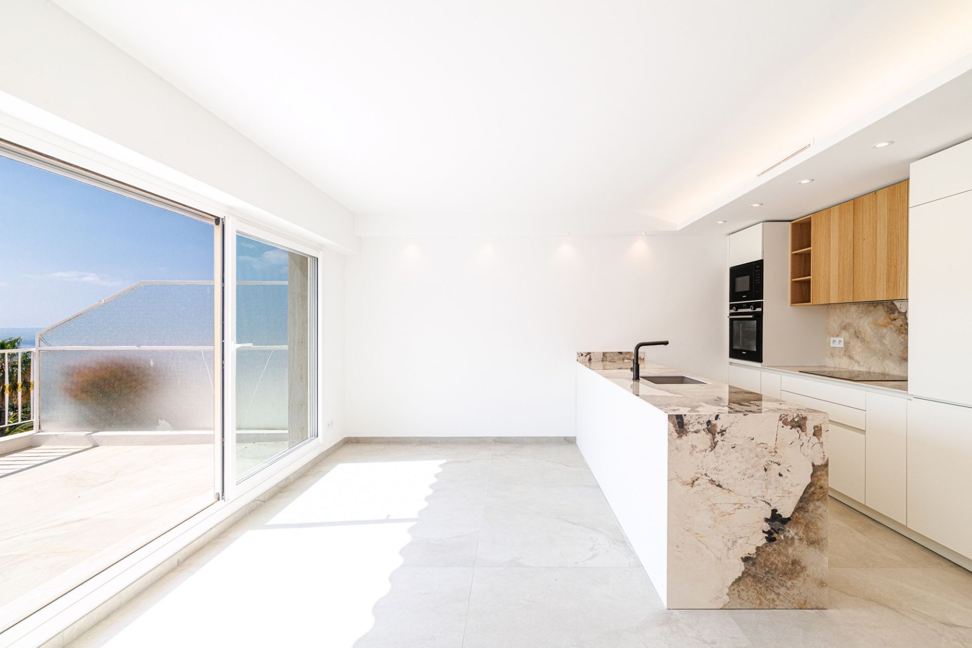luxury apartment 3 Rooms for sale on NICE (06300)