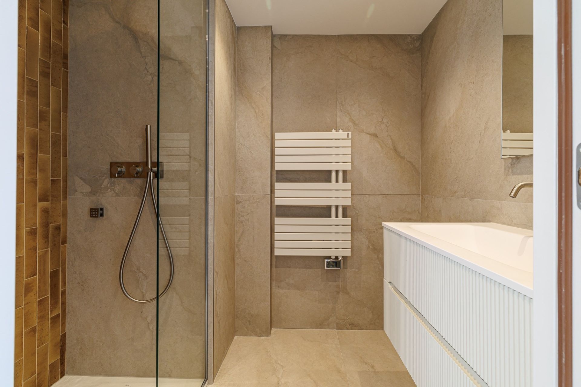 luxury apartment 3 Rooms for sale on NICE (06300)