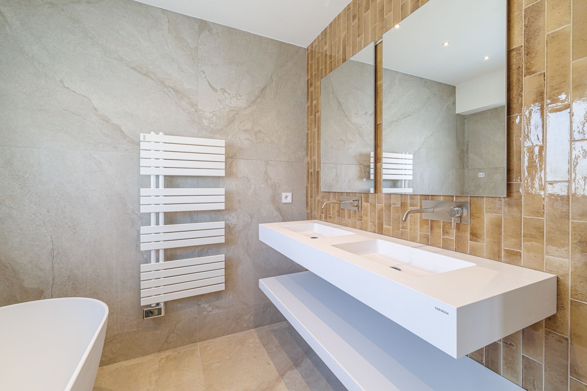 luxury apartment 3 Rooms for sale on NICE (06300)