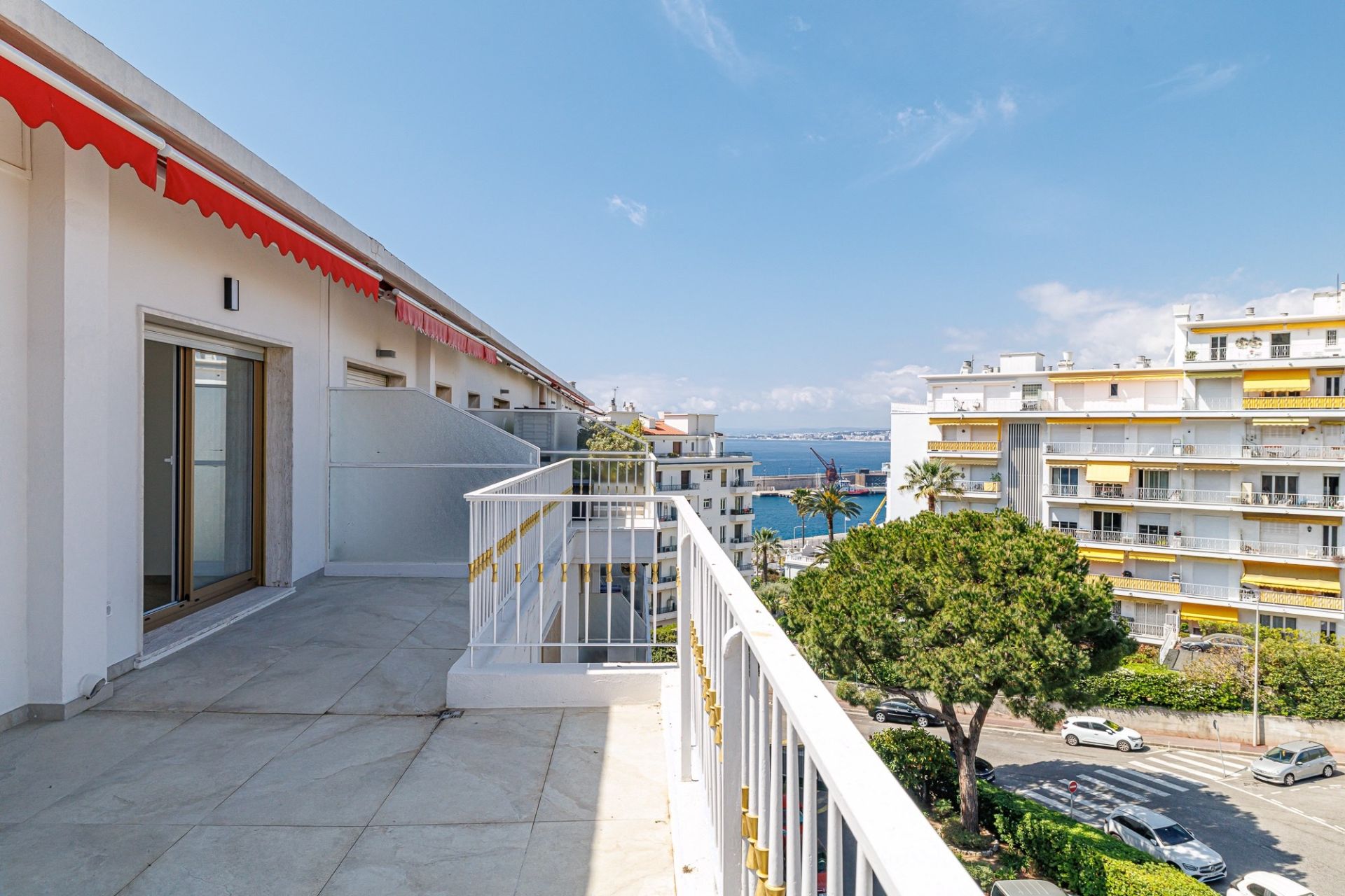 luxury apartment 3 Rooms for sale on NICE (06300)