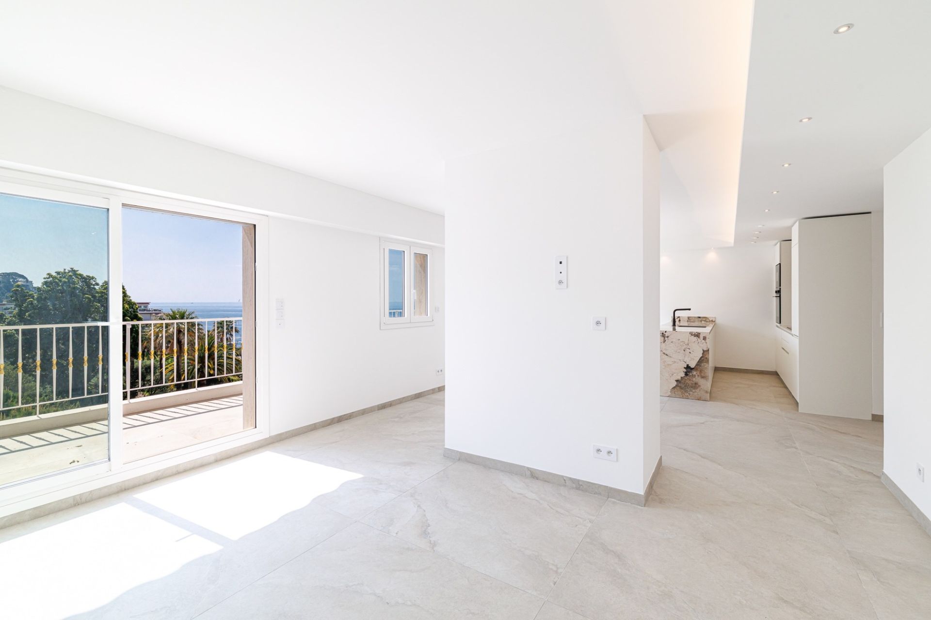 luxury apartment 3 Rooms for sale on NICE (06300)