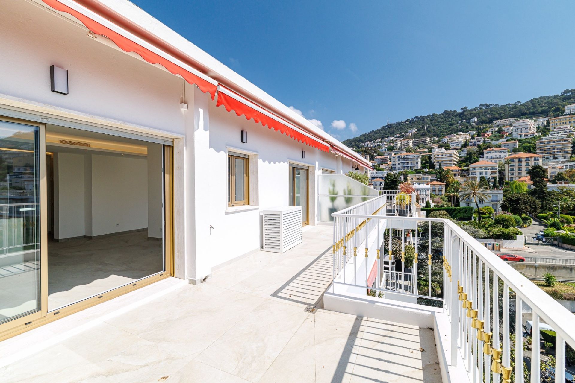 luxury apartment 3 Rooms for sale on NICE (06300)