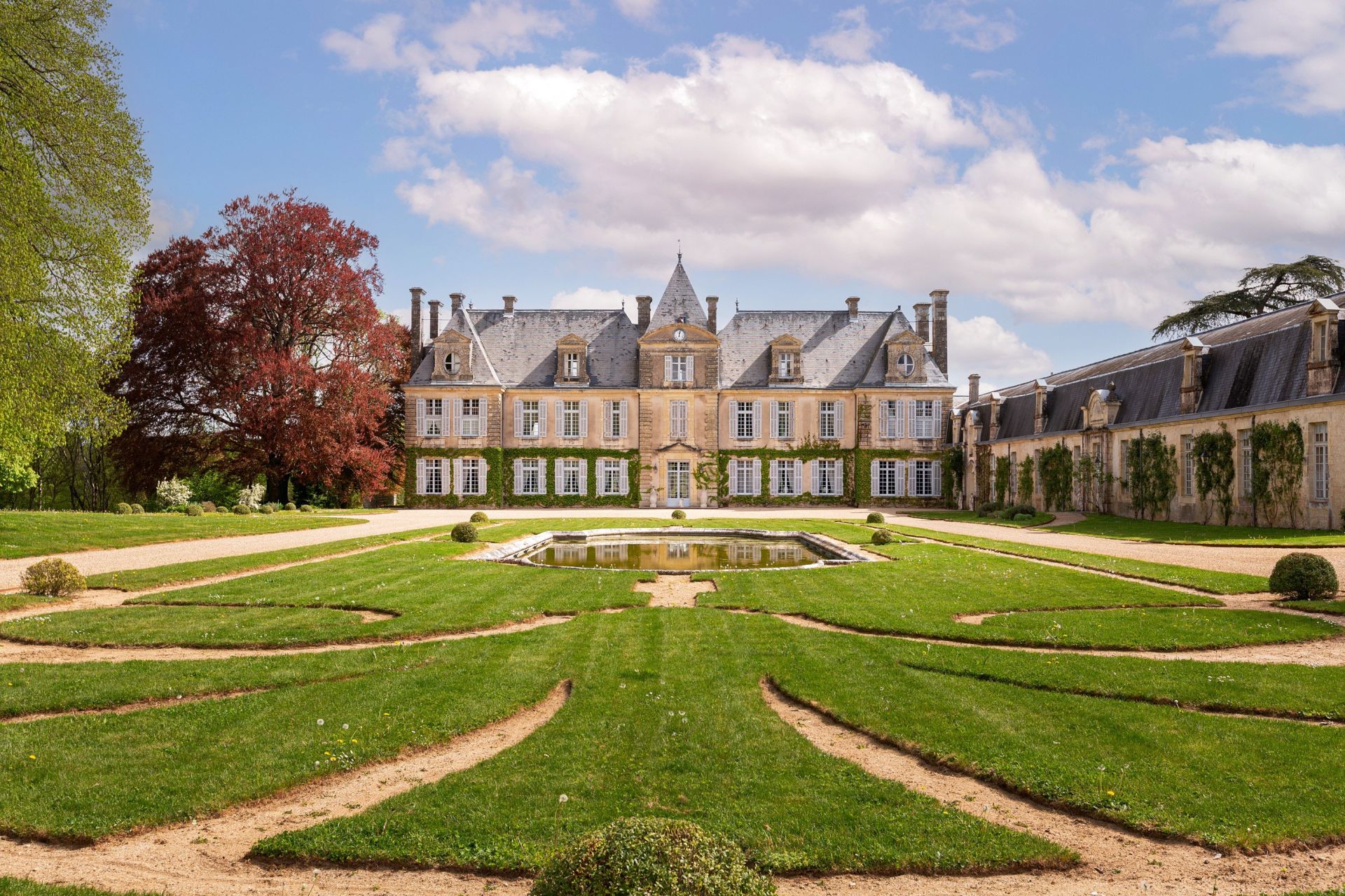 château 80 Pièces en vente sur CURZAY SUR VONNE (86600)
