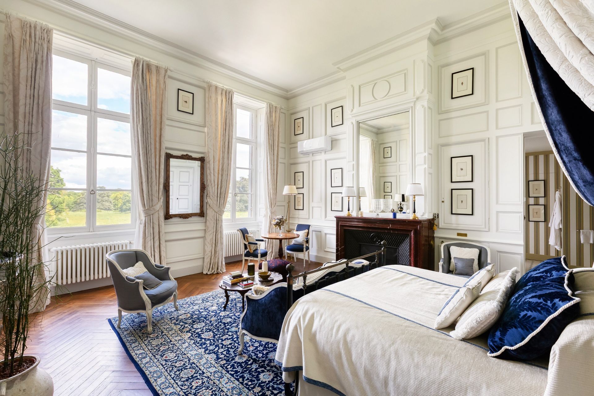 château 80 Pièces en vente sur CURZAY SUR VONNE (86600)