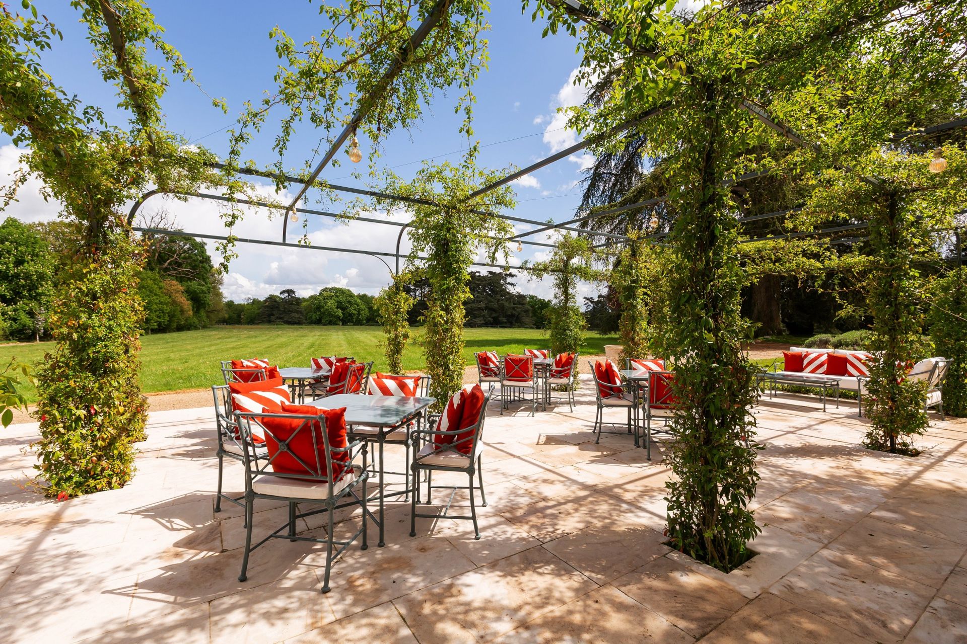 château 80 Pièces en vente sur CURZAY SUR VONNE (86600)