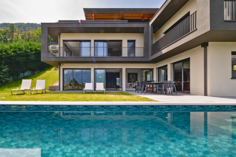 luxury house 6 Rooms for sale on SEVRIER (74320)