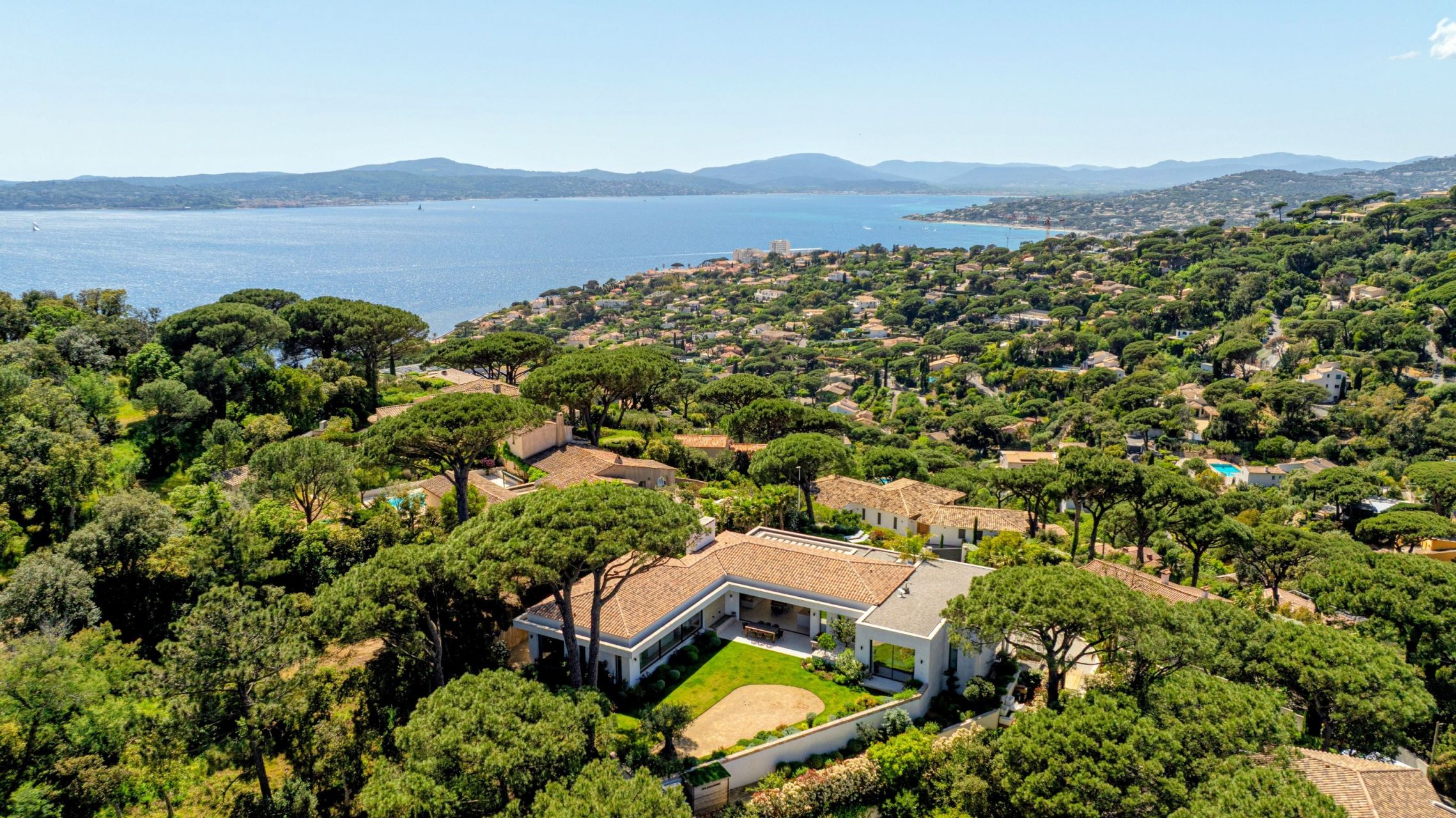 contemporary house 10 Rooms for sale on STE MAXIME (83120)