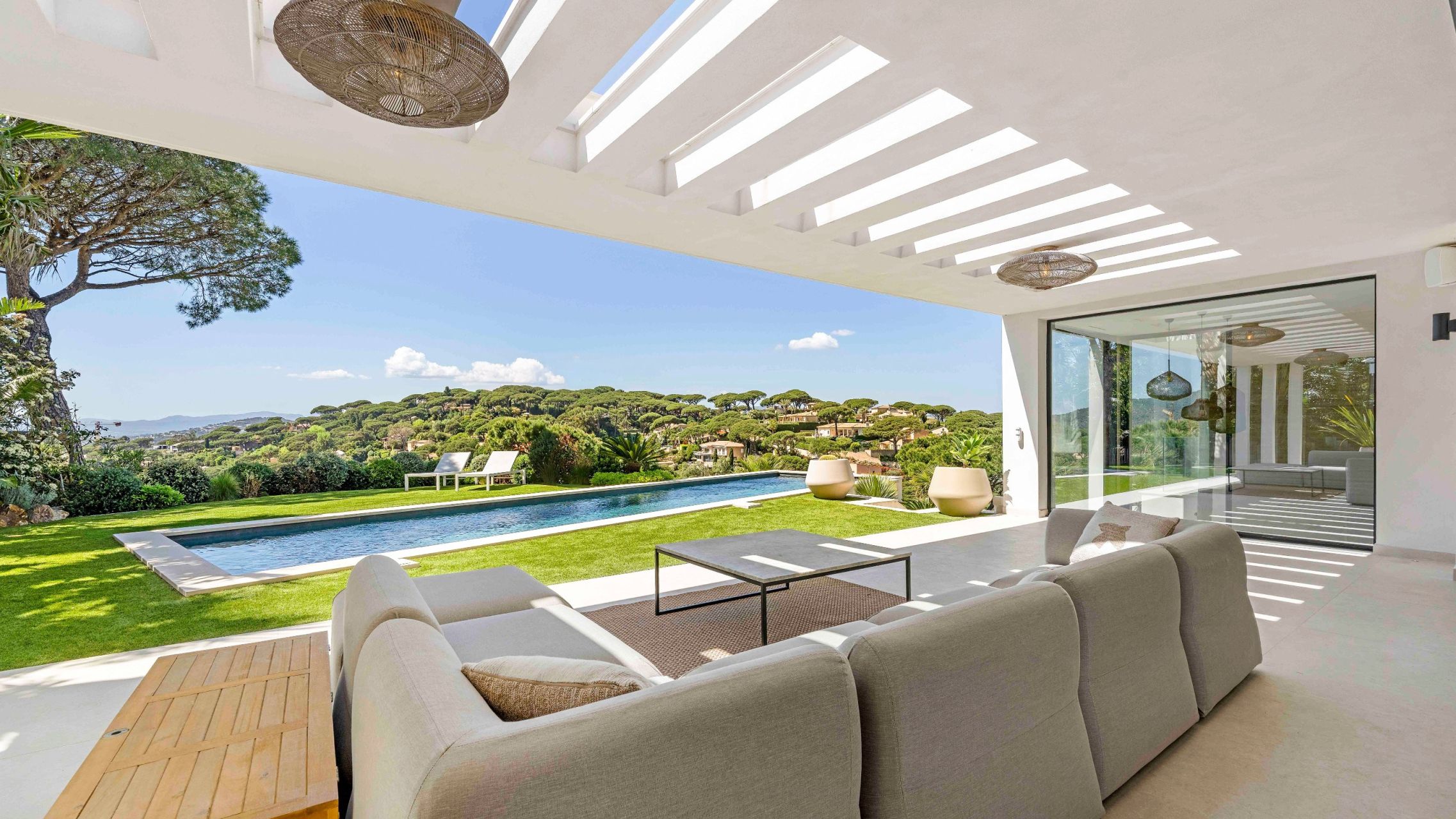 maison contemporaine 10 Pièces en vente sur STE MAXIME (83120)