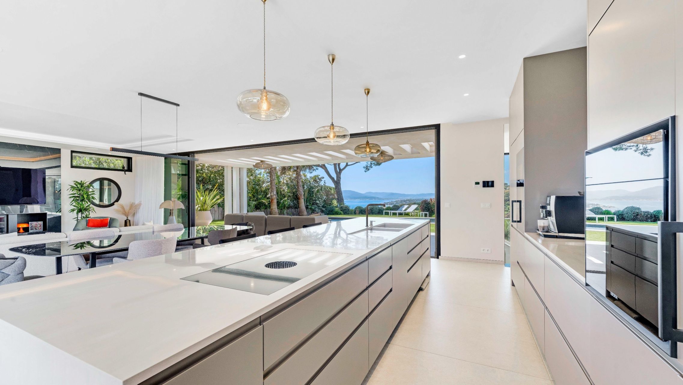 maison contemporaine 10 Pièces en vente sur STE MAXIME (83120)