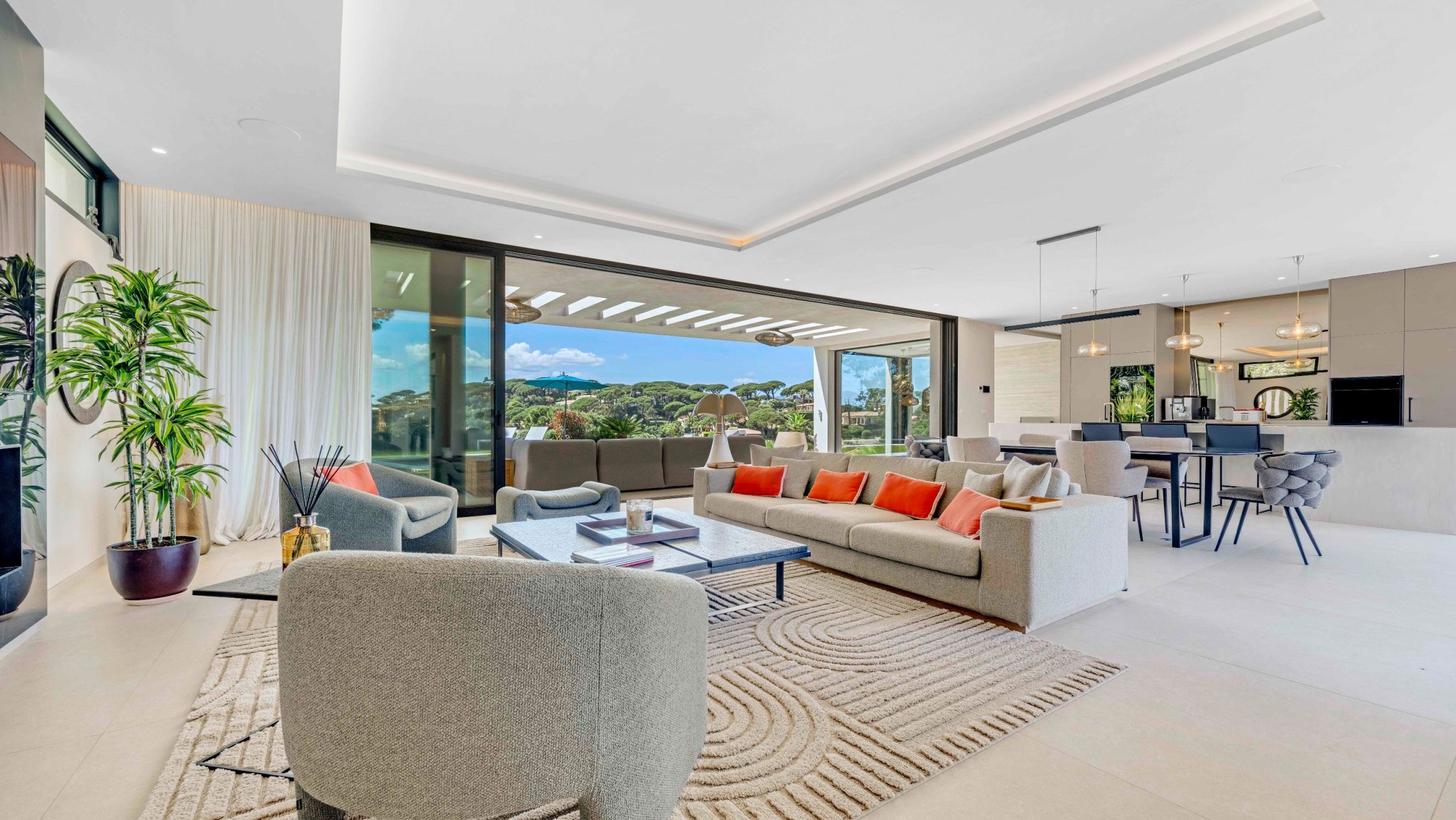 maison contemporaine 10 Pièces en vente sur STE MAXIME (83120)