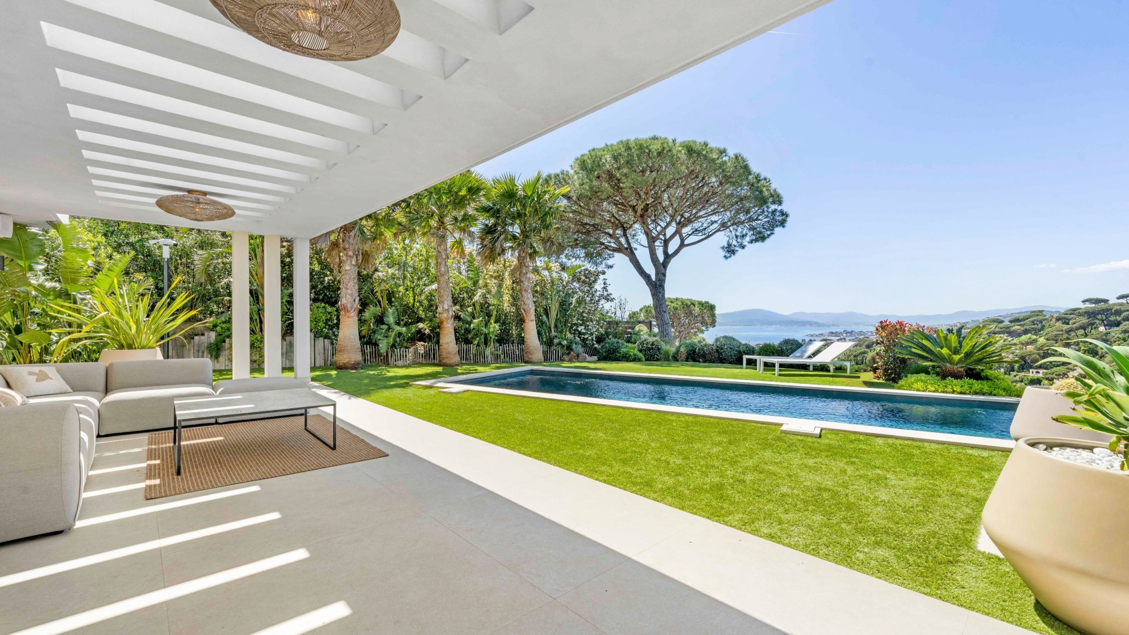 maison contemporaine 10 Pièces en vente sur STE MAXIME (83120)