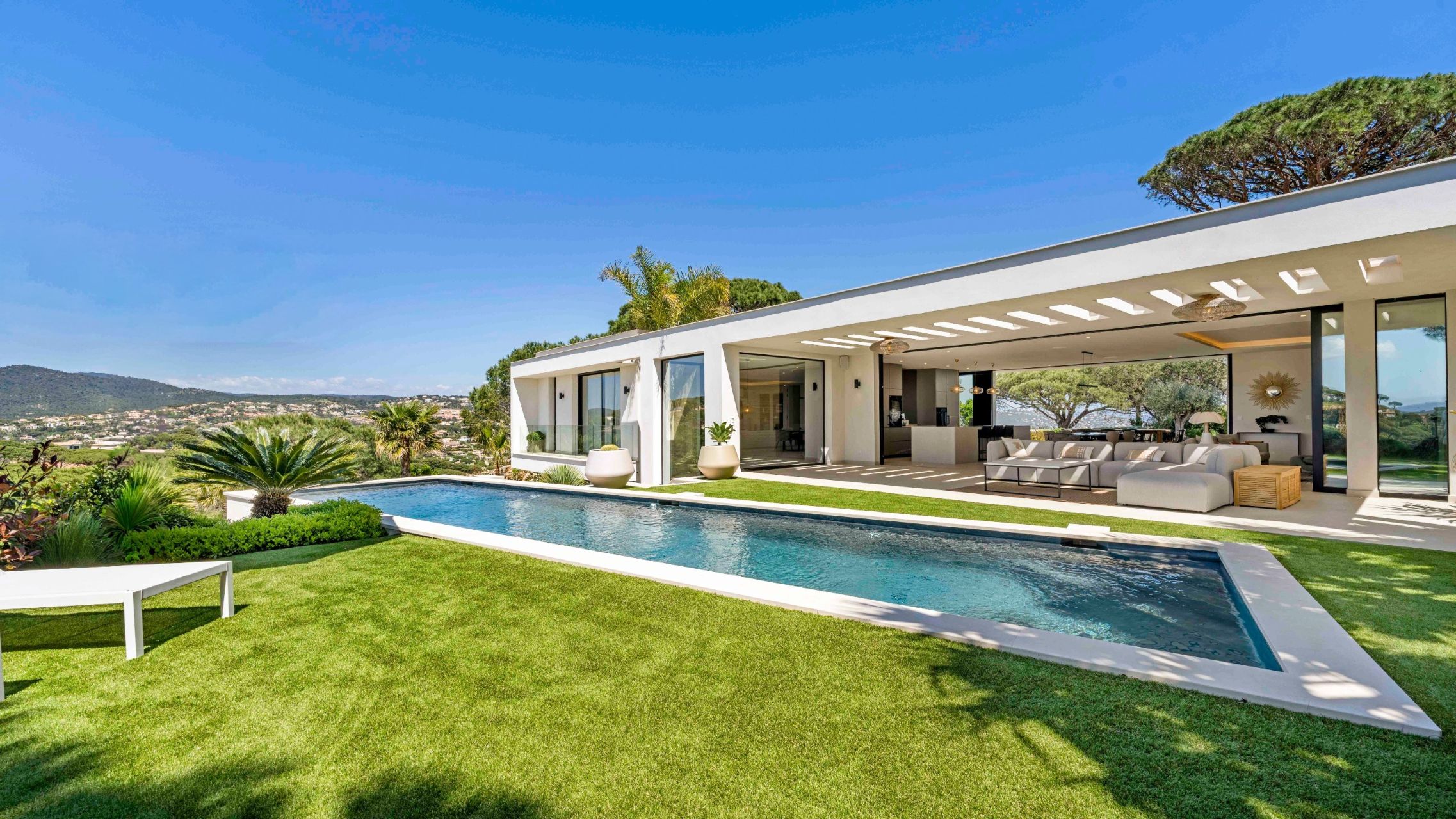 maison contemporaine 10 Pièces en vente sur STE MAXIME (83120)