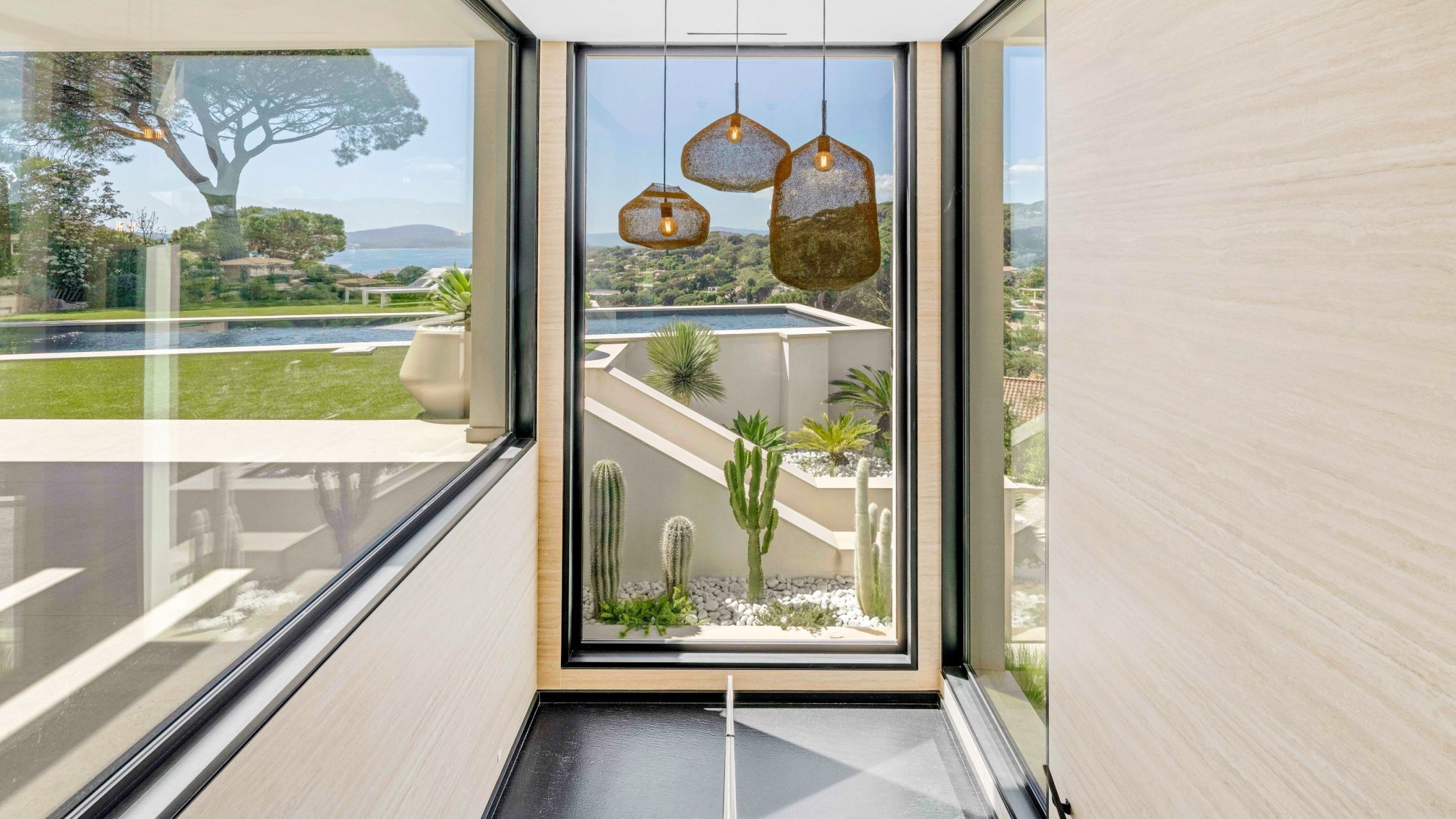 maison contemporaine 10 Pièces en vente sur STE MAXIME (83120)