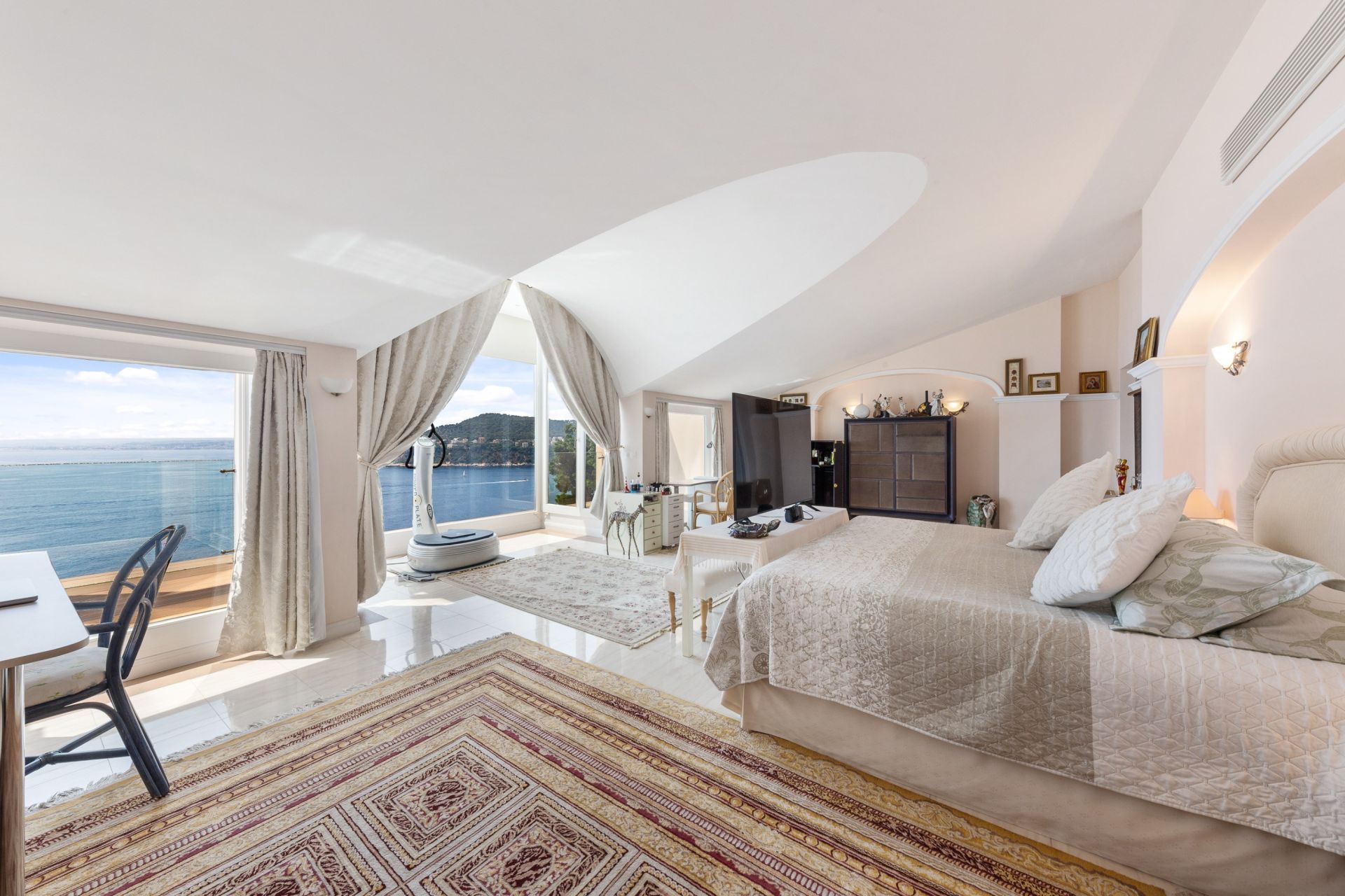 luxury property 10 Rooms for sale on ST JEAN CAP FERRAT (06230)