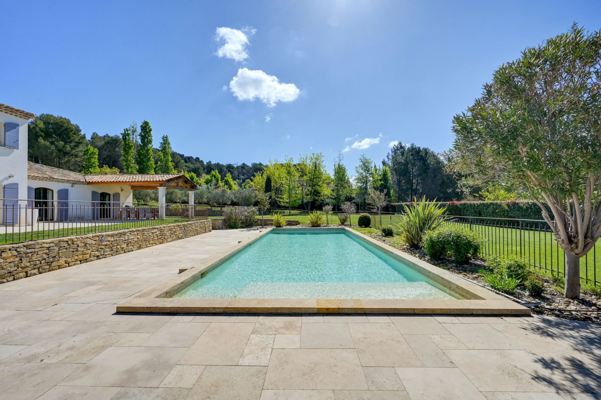 luxury villa 6 Rooms for sale on AIX EN PROVENCE (13100)